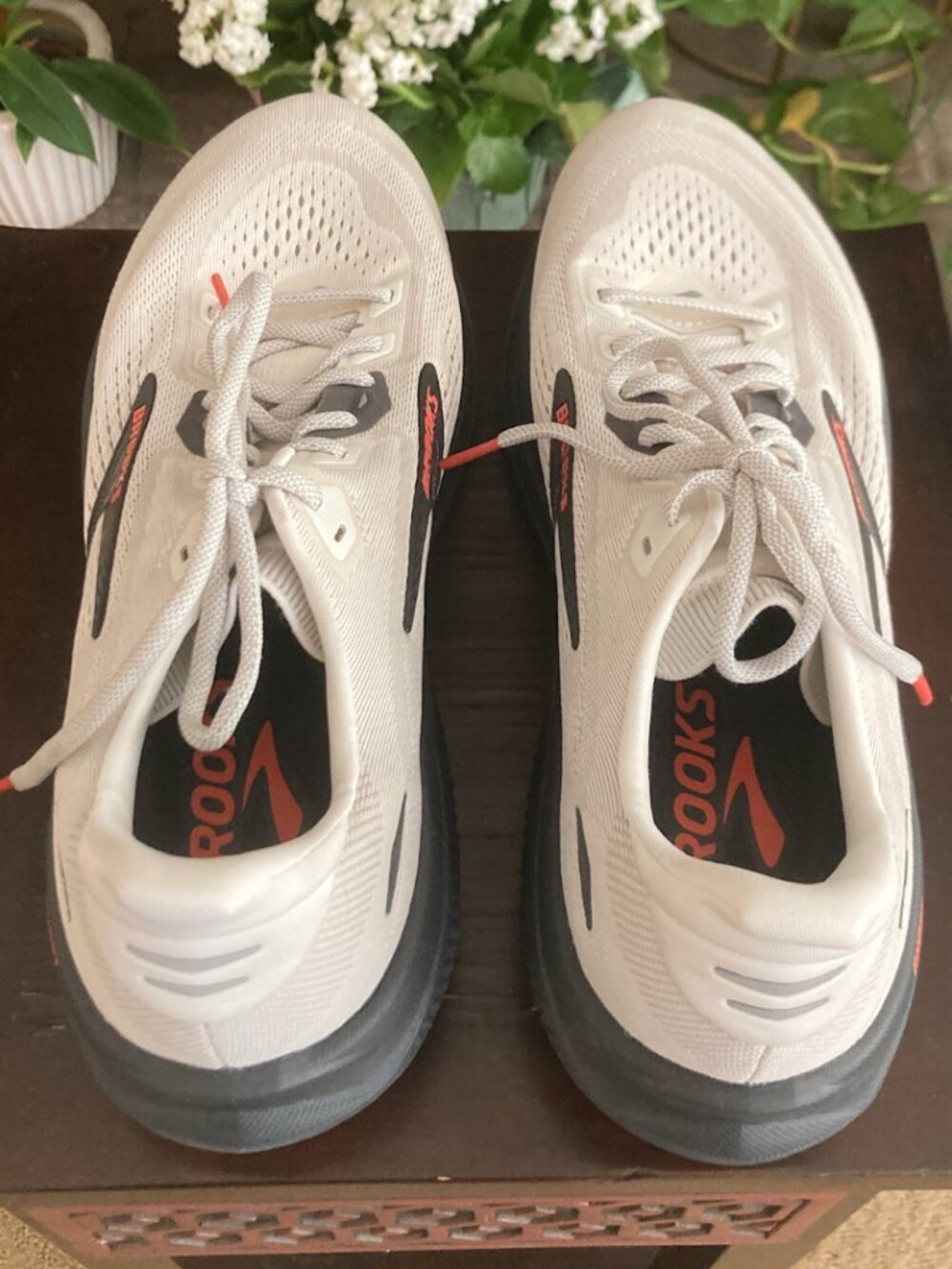 Men's Brooks Ghost 18 / Size 10 2E (WIDE) / Color - Coconut Pearl Tigerlily (#2) - Picture 2 of 11